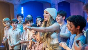 La ‘Diva’ de Eurovisión se une a los ‘Chicos del Coro’ en una emotiva actuación!”