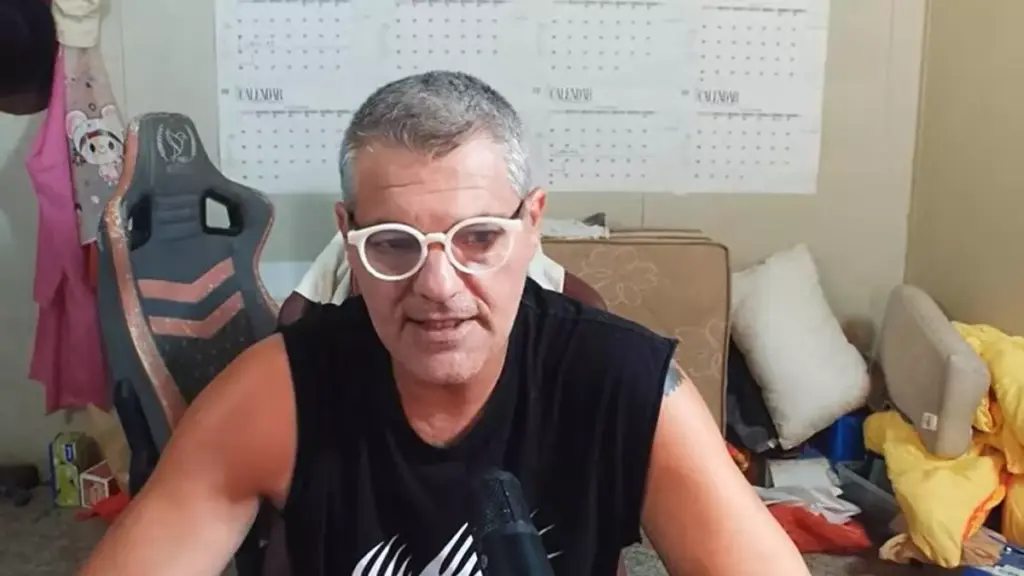 Frank Cuesta, es todo mentira, soy un personaje