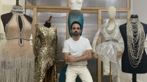 Arte y Fuego: Gustavo Adolfo Tarí crea el vestuario que llevará Melody en Eurovisión 2025